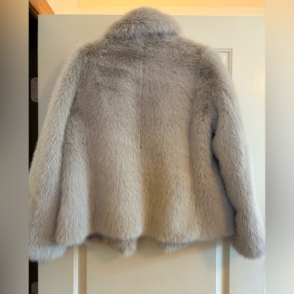 Gap faux fur jacket - light grey - M NWT - Picture 6 of 6